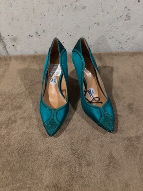 Jessica Simpson Emerald Green Gerley Satin Pointed-Toe Pumps - Size 9.5